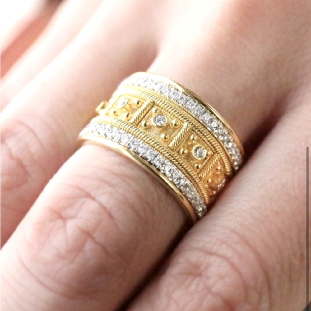 18K Yellow Gold Vintage look Diamond Wide Ring